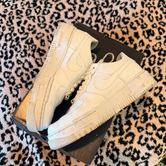 Nike Shoes - Women’s Air Force 1 Pixel